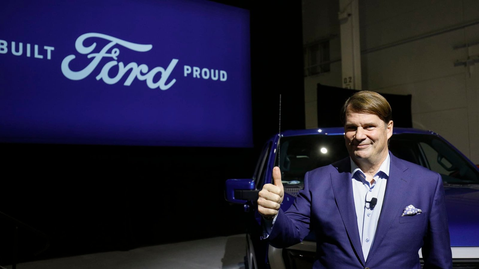 We keep our purchase on Ford shares after a bullish Avenue initiation