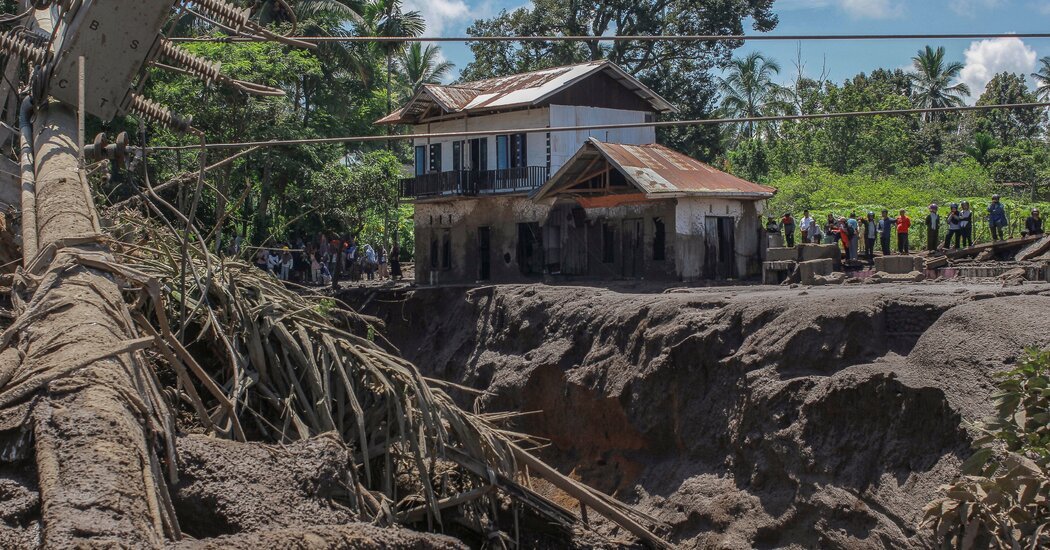 Chilly Lava and Floods Kill 37 on Indonesian Island of Sumatra