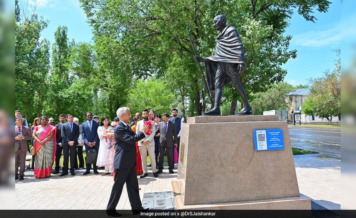 In Kazakhstan For SCO Summit, S Jaishankar Pays Tribute To Mahatma Gandhi