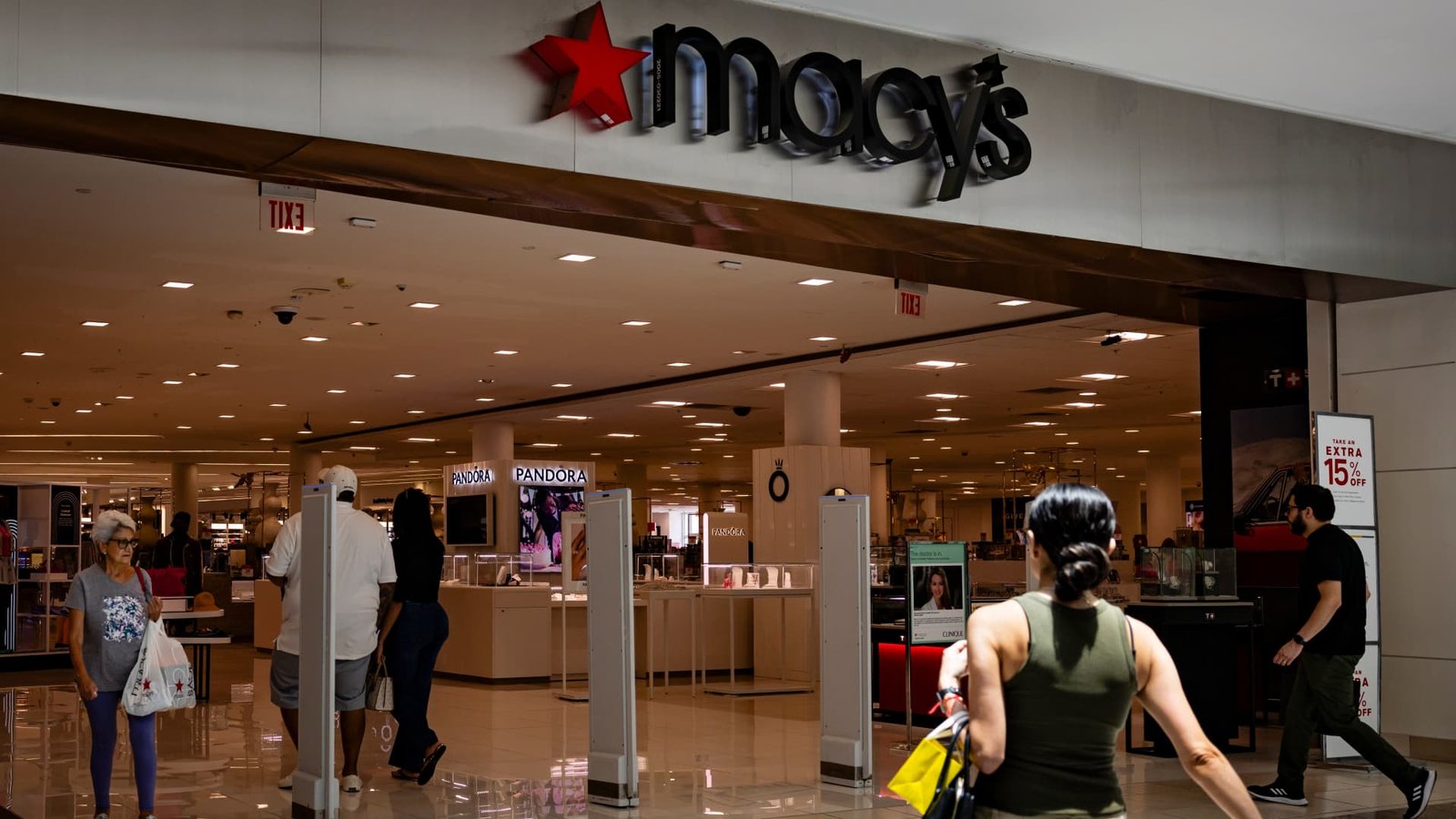 Macy’s to rent greater than 31,500 workers for vacation season