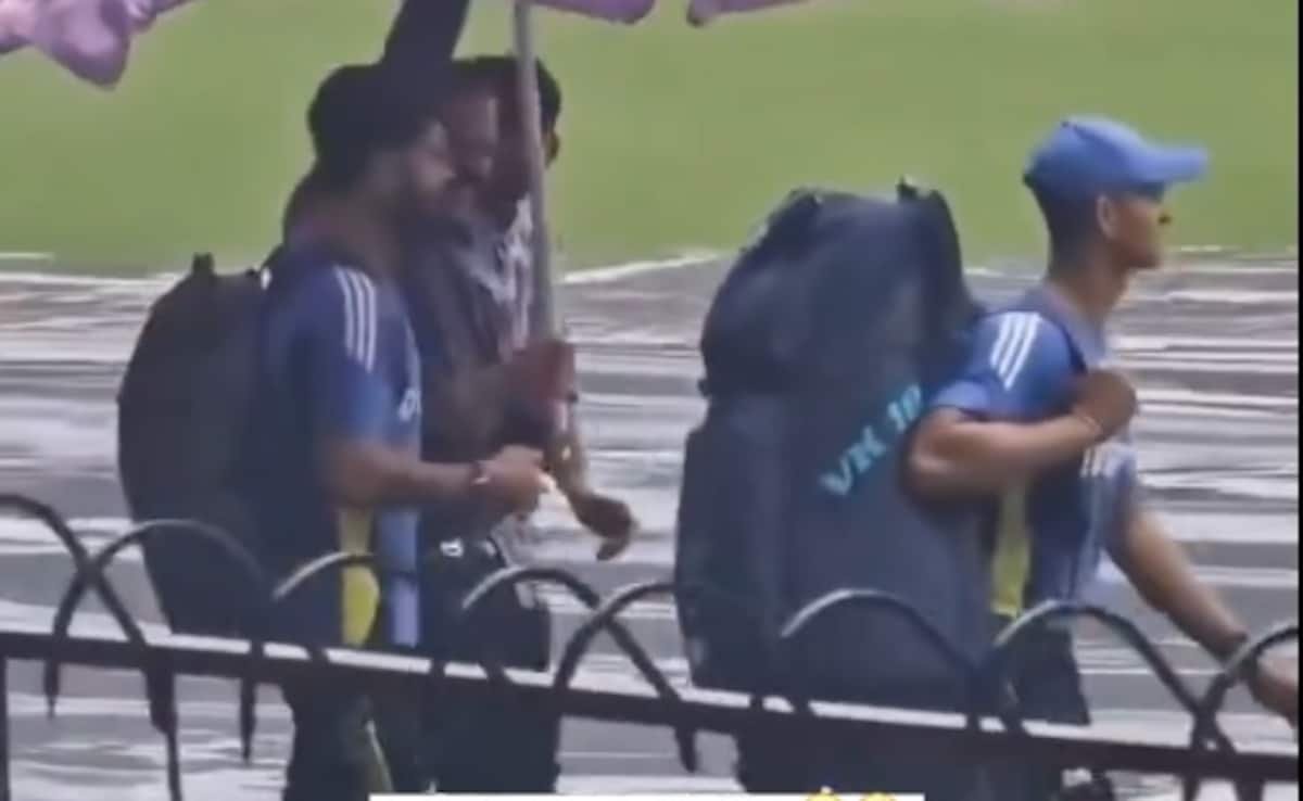 Yashasvi Jaiswal Carries Virat Kohli’s Package On A Wet Day In Bengaluru, Web Says ‘Greatest Second’